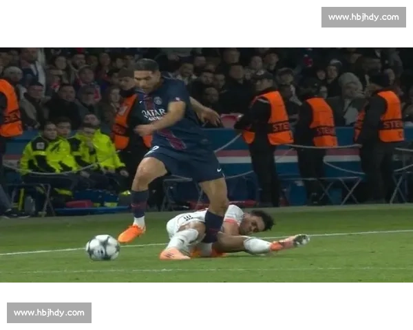 红牌 + 致歉！卡斯特罗普飞铲迪亚斯：幸好没踢重